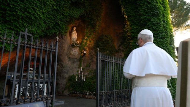 Papa Leão XIV destaca Maria como modelo de paz e diálogo